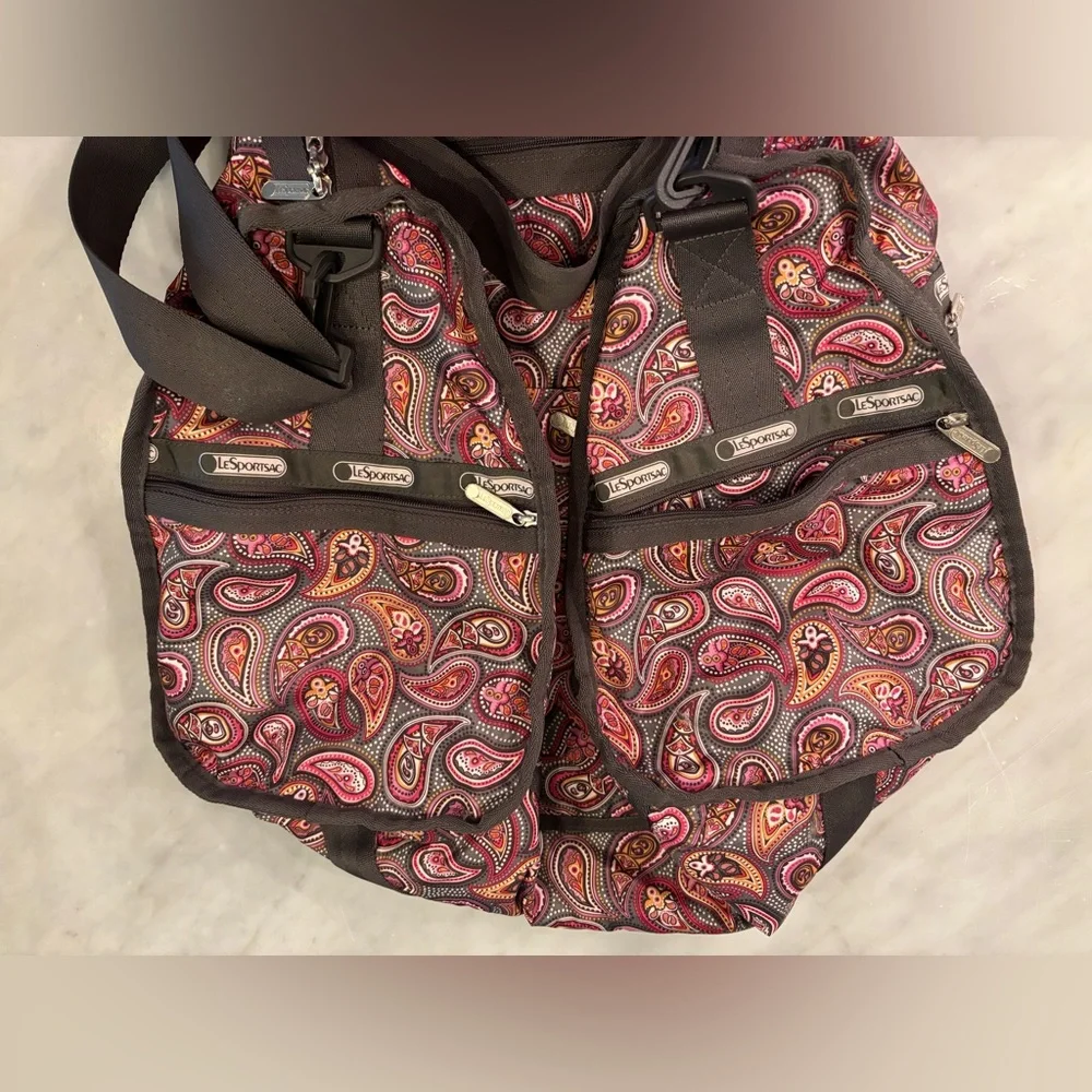 Le Sport Sac Deluxe Large Weekender in Gorgeous Hot Pink and Gray Paisley. - Picture 5 of 12